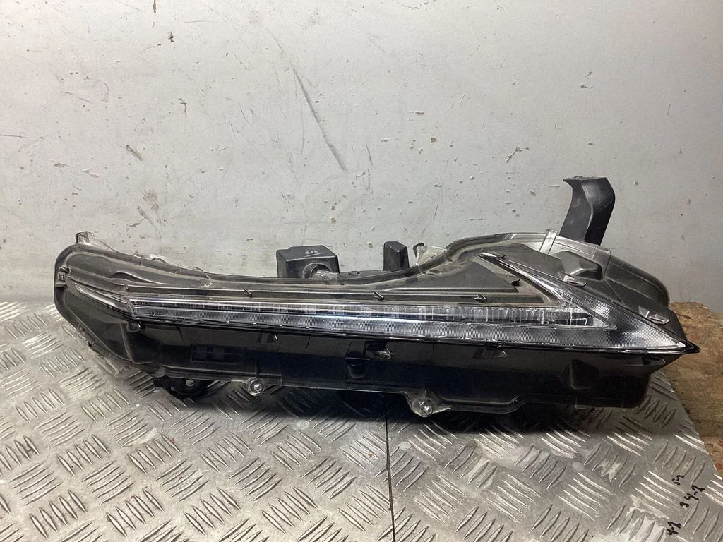 LED-päevatuli – Lexus NX (2014-2021)
