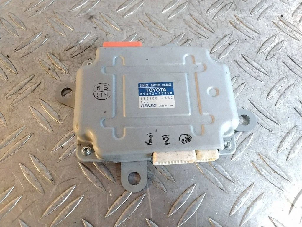 Battery control module – Toyota RAV 4 (XA40) (2012-2018)