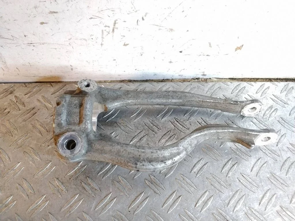 Lower shock absorber bracket – Porsche Macan (95B) (2019-)