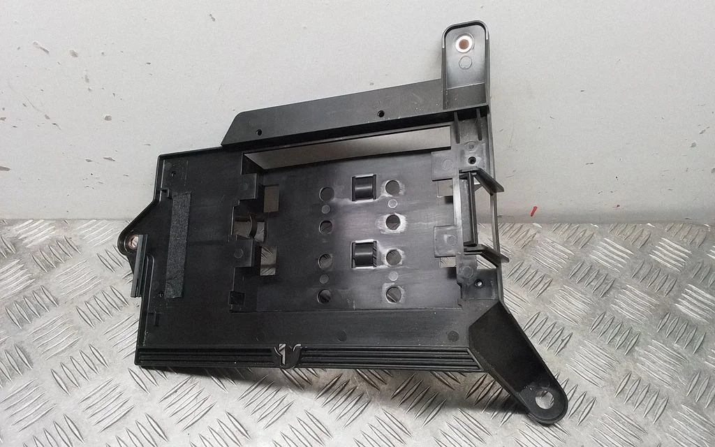 Sound amplifier holder/bracket – Porsche Macan (95B) (2019-)