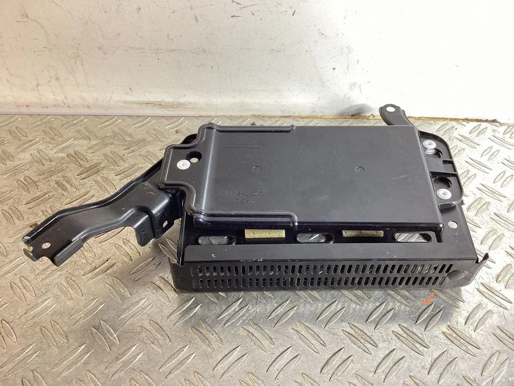 Sound amplifier holder/bracket – Toyota Land Cruiser (J150) (2009-)