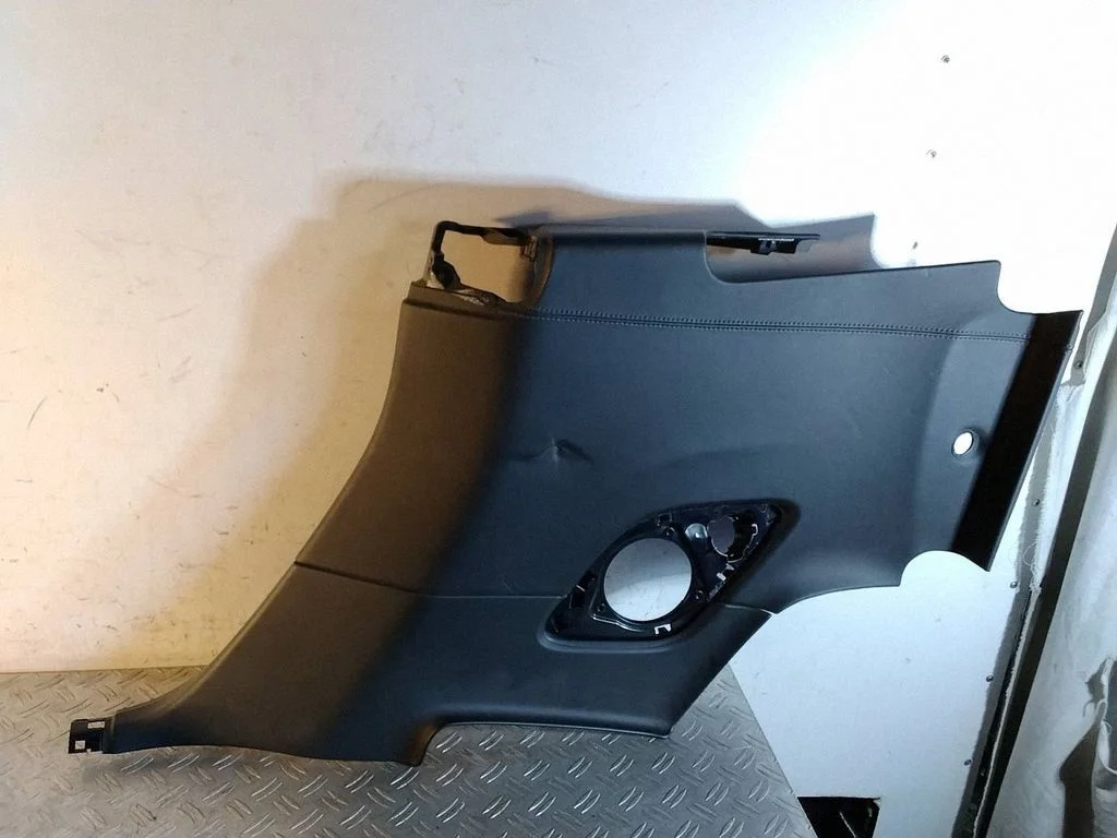 Kupee tagumiste kohtade külje viimistluspaneel – Porsche 911 991 (2011-2019)