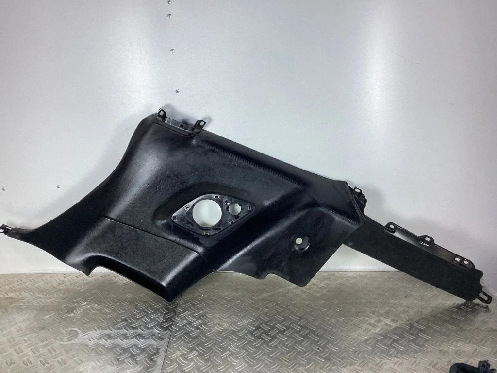 Kupee tagumiste kohtade külje viimistluspaneel – Porsche 911 991 (2011-2019)