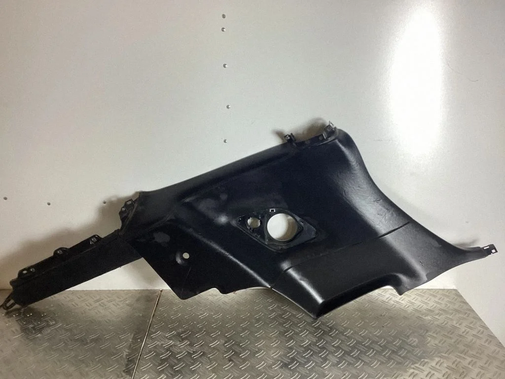 Kupee tagumiste kohtade külje viimistluspaneel – Porsche 911 997 (2004-2013)