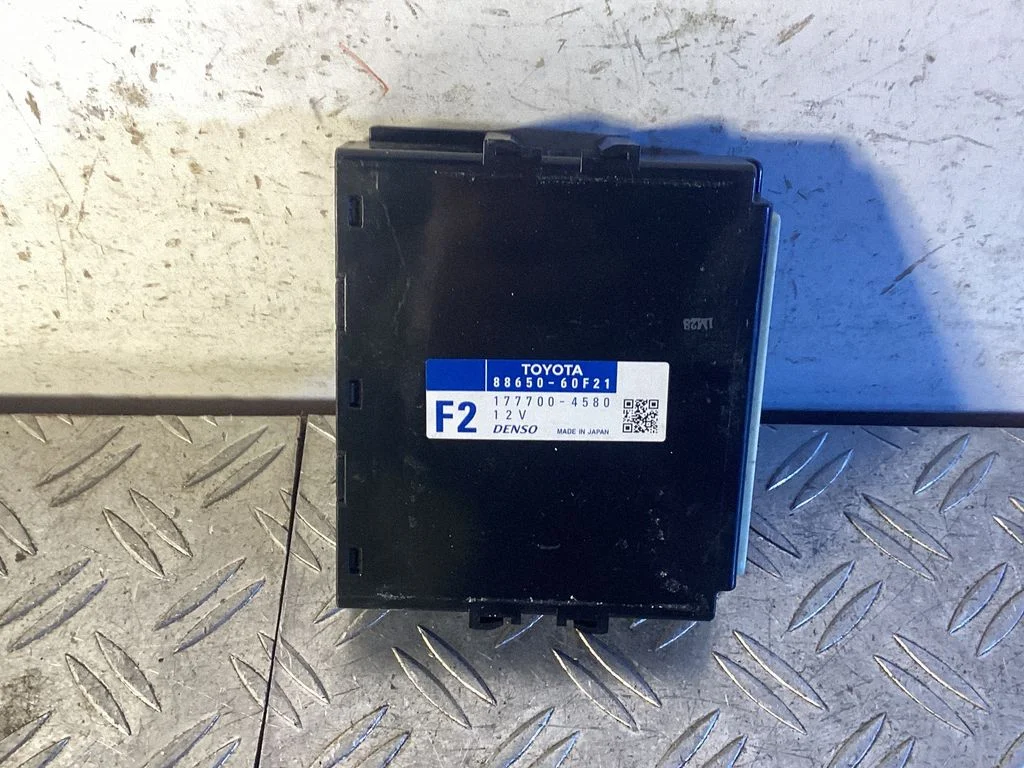 Air conditioner control unit module – Toyota Land Cruiser (J150) (2009-)