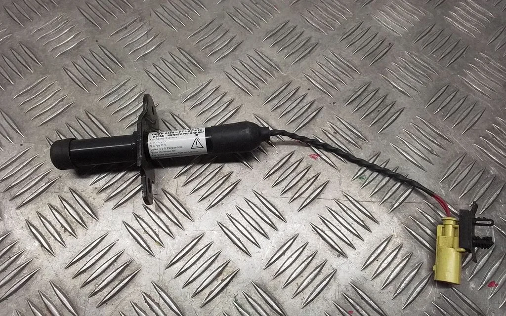 Bonnet Pedestrian Airbag Actuator 05890589P1001020