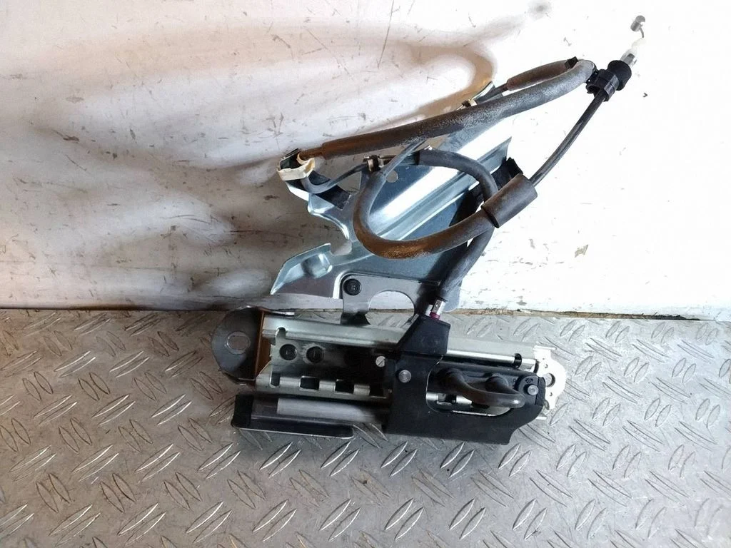 Seat frame – Toyota Land Cruiser (J150) (2009-)