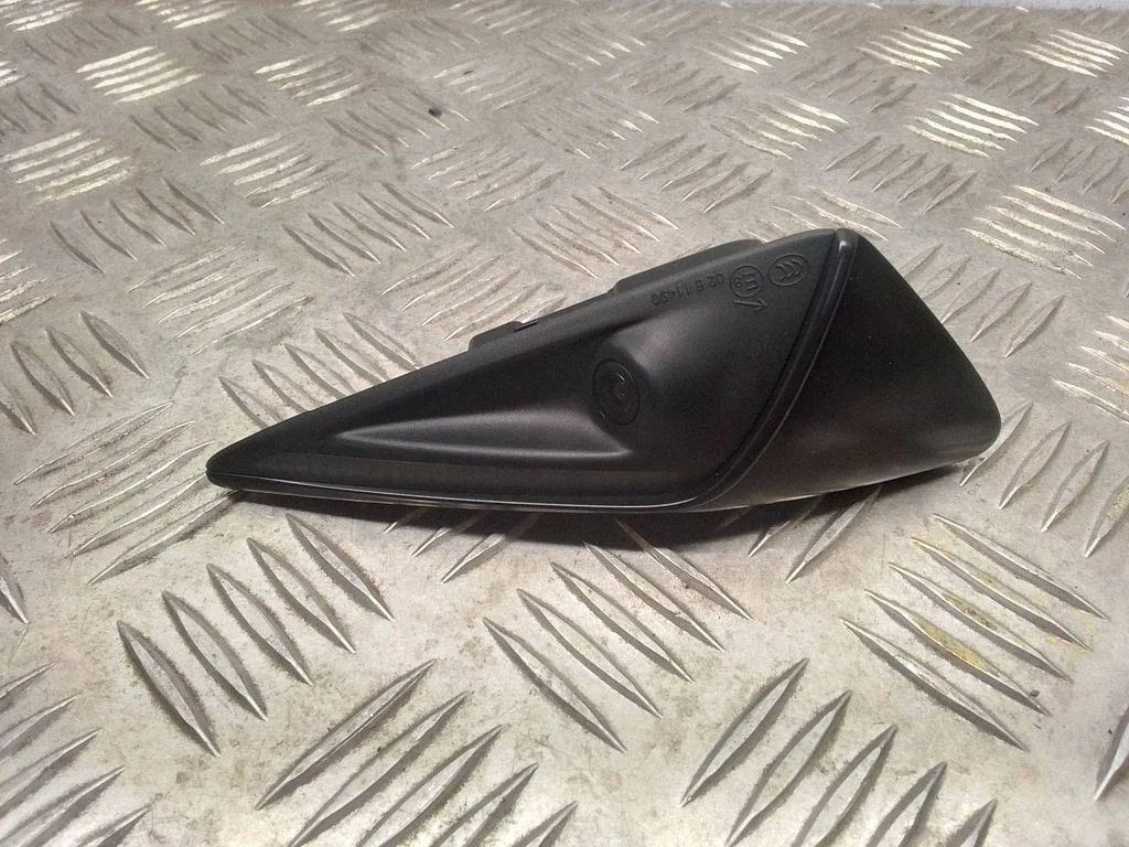 Side fender camera – Tesla Model Y (2020-)