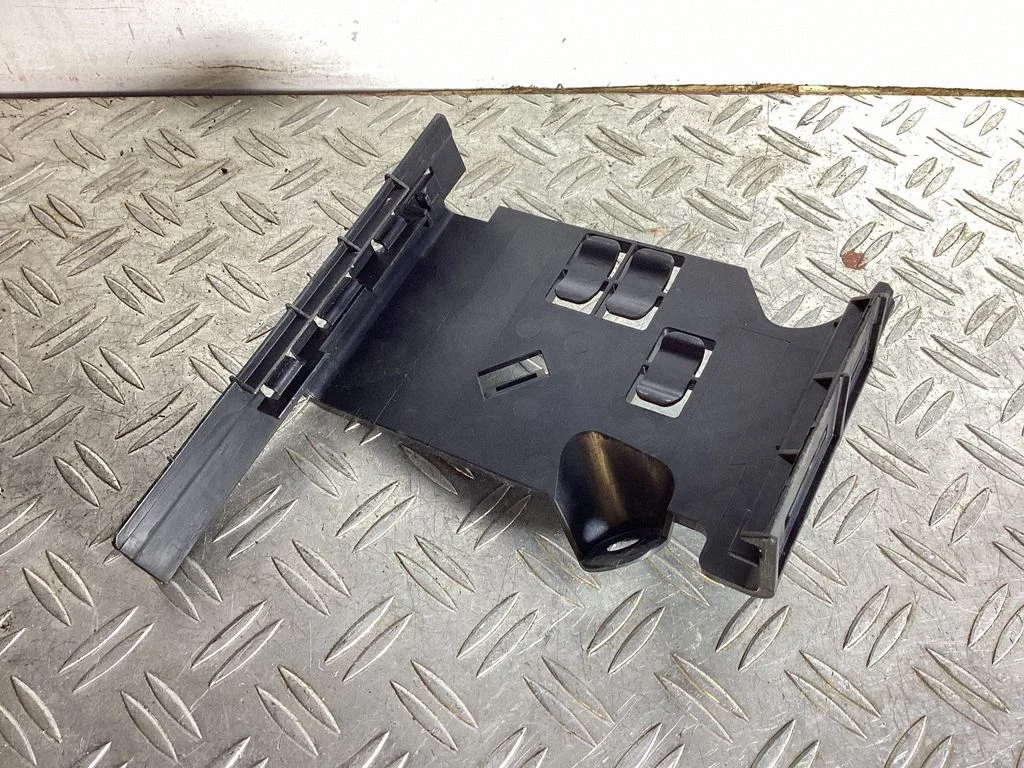 Engine control unit holder – Volkswagen Tiguan Allspace (2017-)