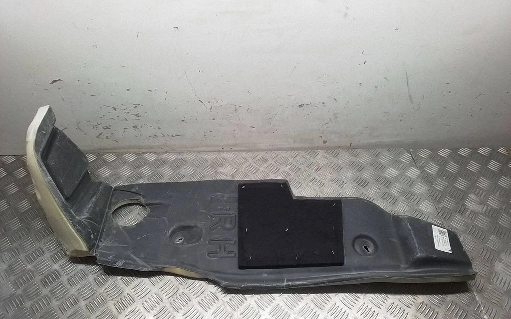 Wygłuszenie grodzi – Tesla Model Y (2020-)
