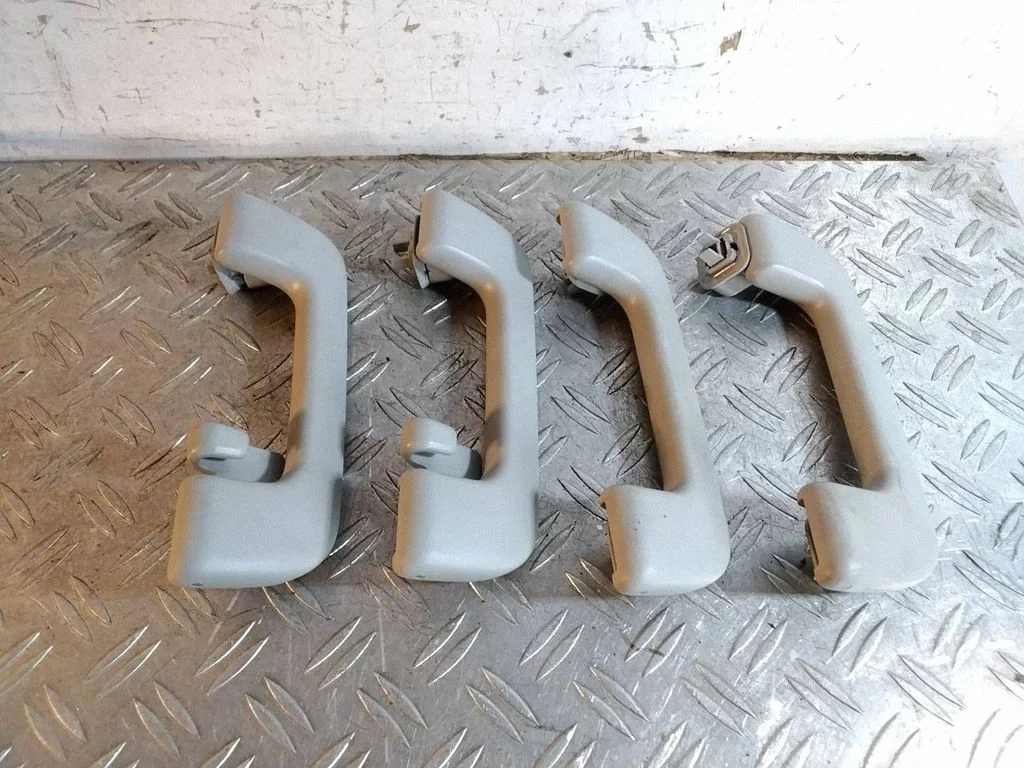 Lae käepidemete komplekt – Toyota RAV 4 (XA40) (2012-2018)