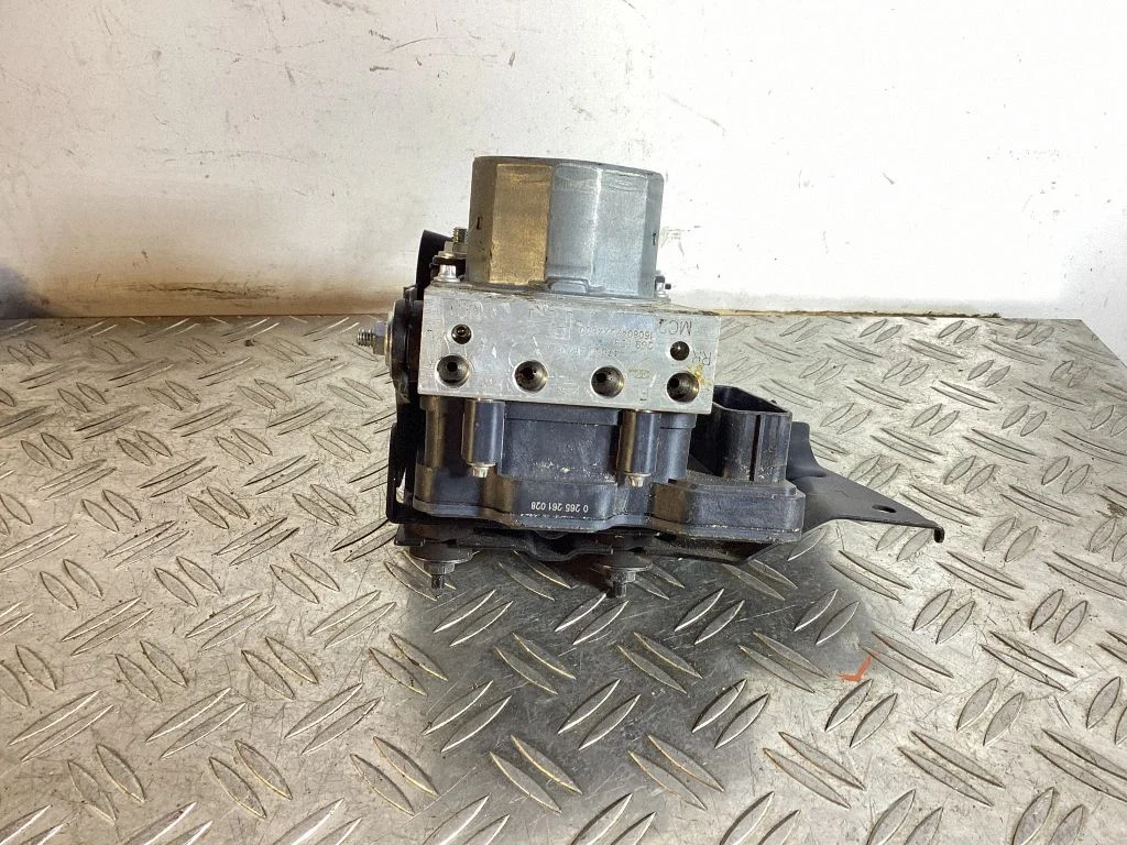 ABS-plokk – Nissan Qashqai (2014-2016)
