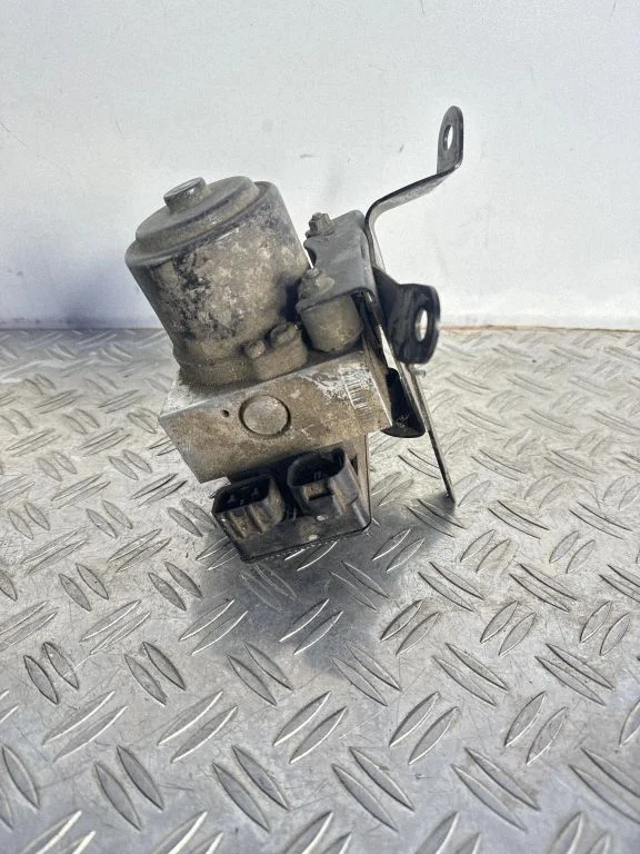 ABS-plokk – Toyota Land Cruiser (HDJ90) (1996-2002)