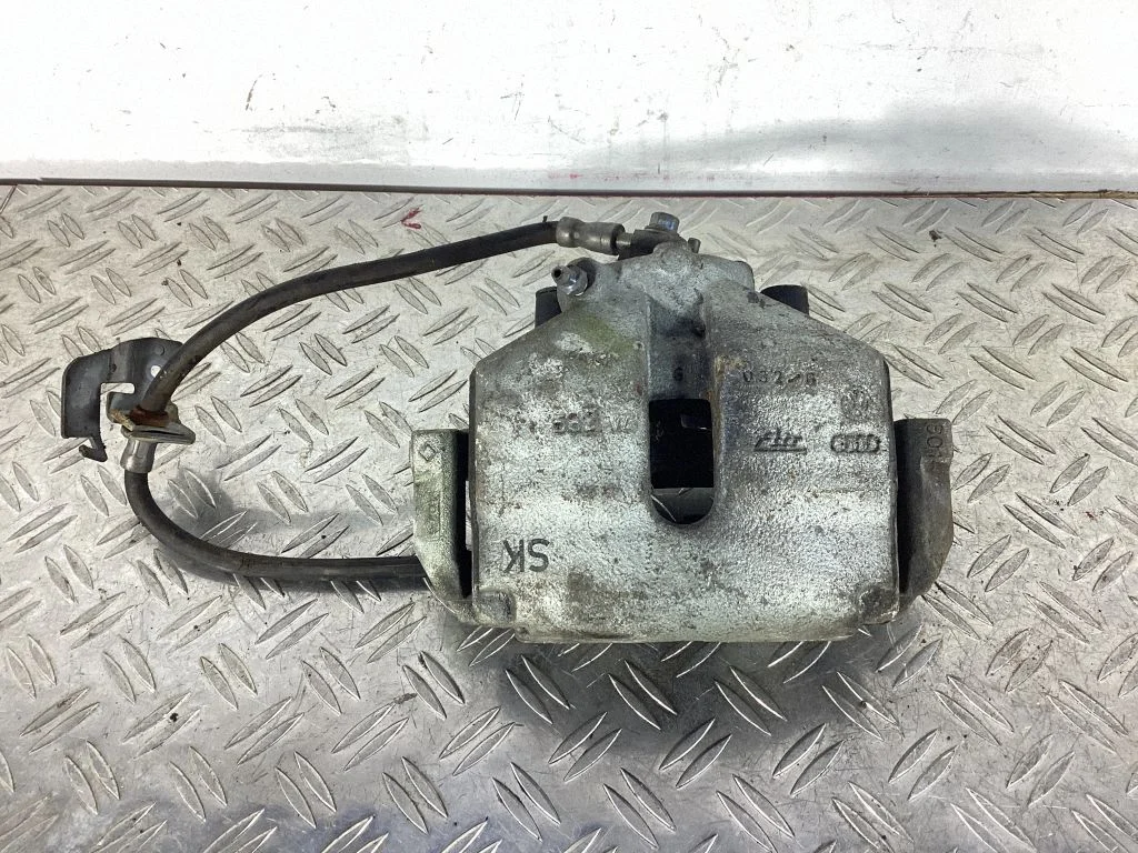 Zacisk hamulcowy przedni – Volkswagen Passat CC (2008-2016)