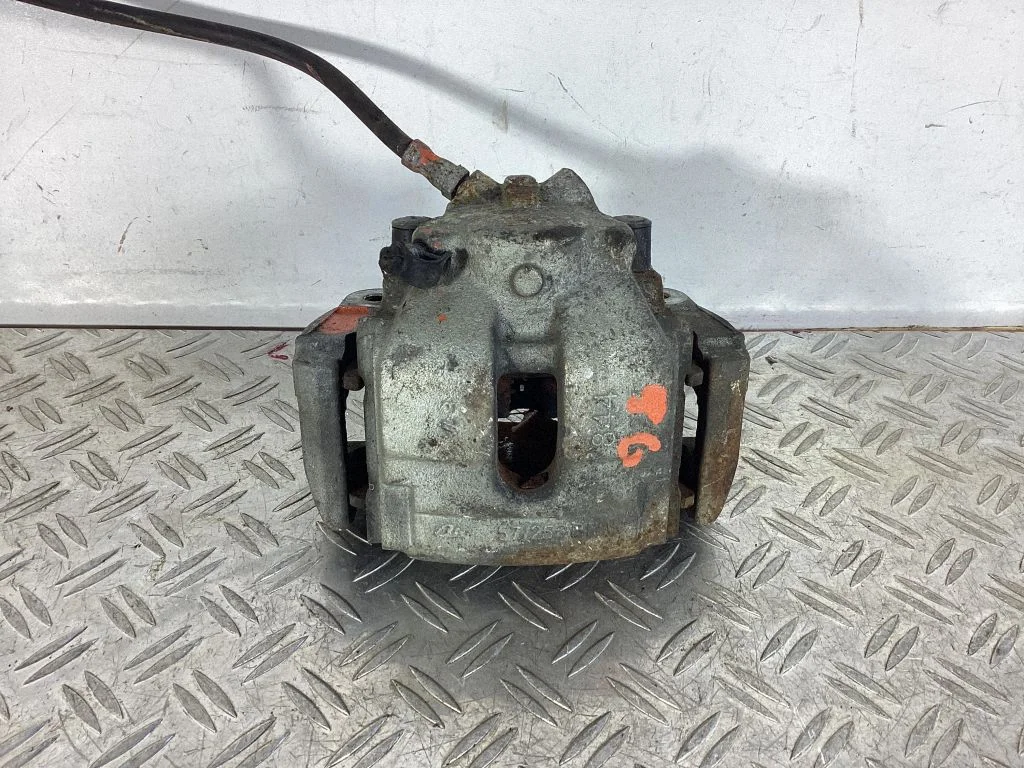 Zacisk hamulcowy przedni – BMW X3 E83 (2003-2010)