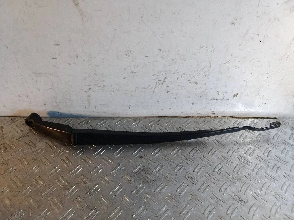 Front wiper blade arm – Toyota RAV 4 (XA40) (2012-2018)
