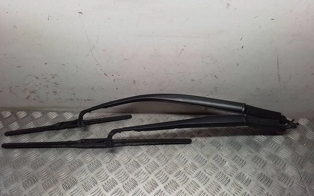 Front wiper blade arm – Lexus RX 450H (2016-)