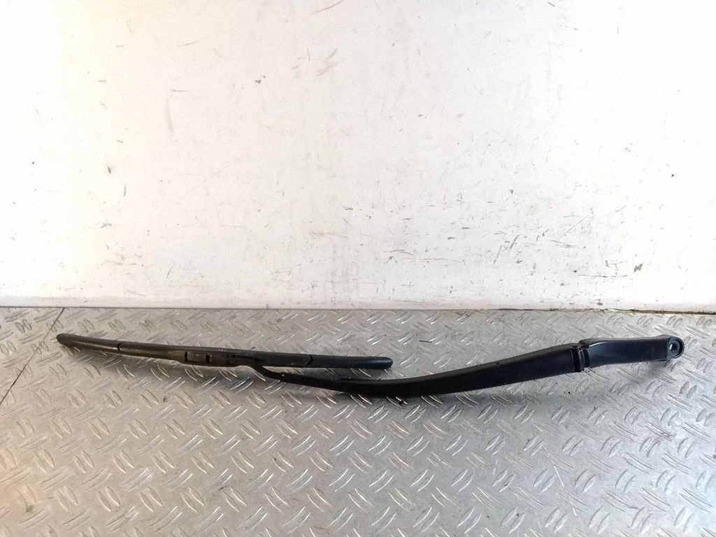 Front wiper blade arm – Lexus IS III XE30 (2013-2020)