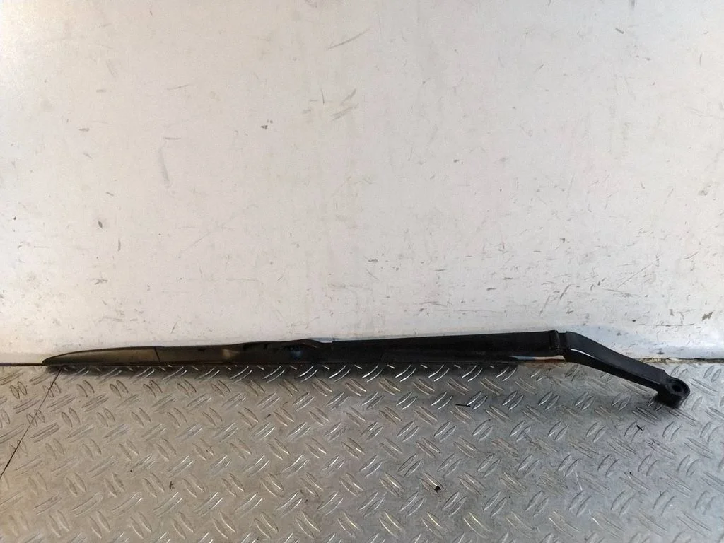 Front wiper blade arm – Lexus IS III XE30 (2013-2020)