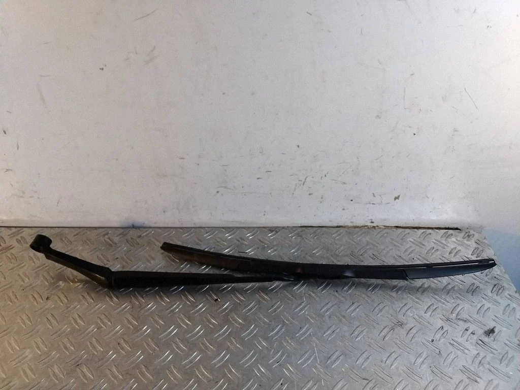 Front wiper blade arm – Lexus IS III XE30 (2013-2020)