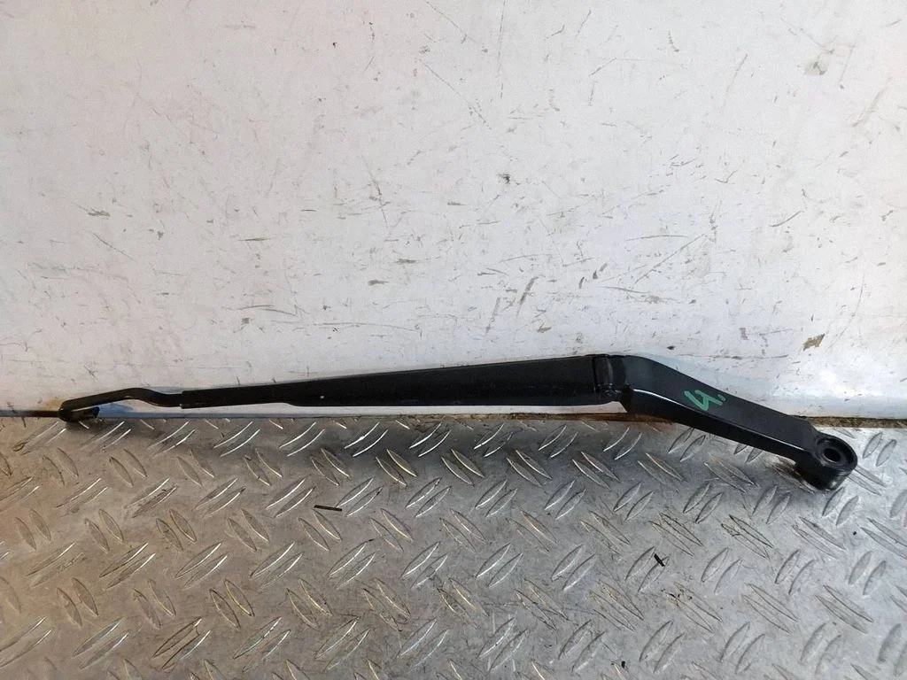 Front wiper blade arm – Lexus IS III XE30 (2013-2020)