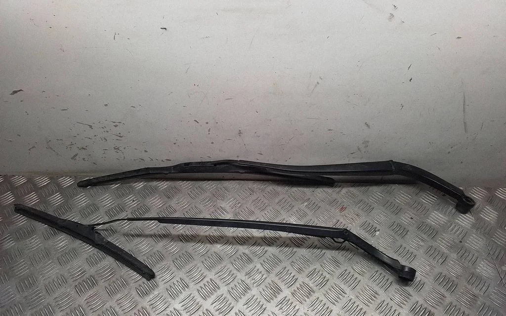 Front wiper blade arm – Toyota RAV 4 (XA50) (2018-)