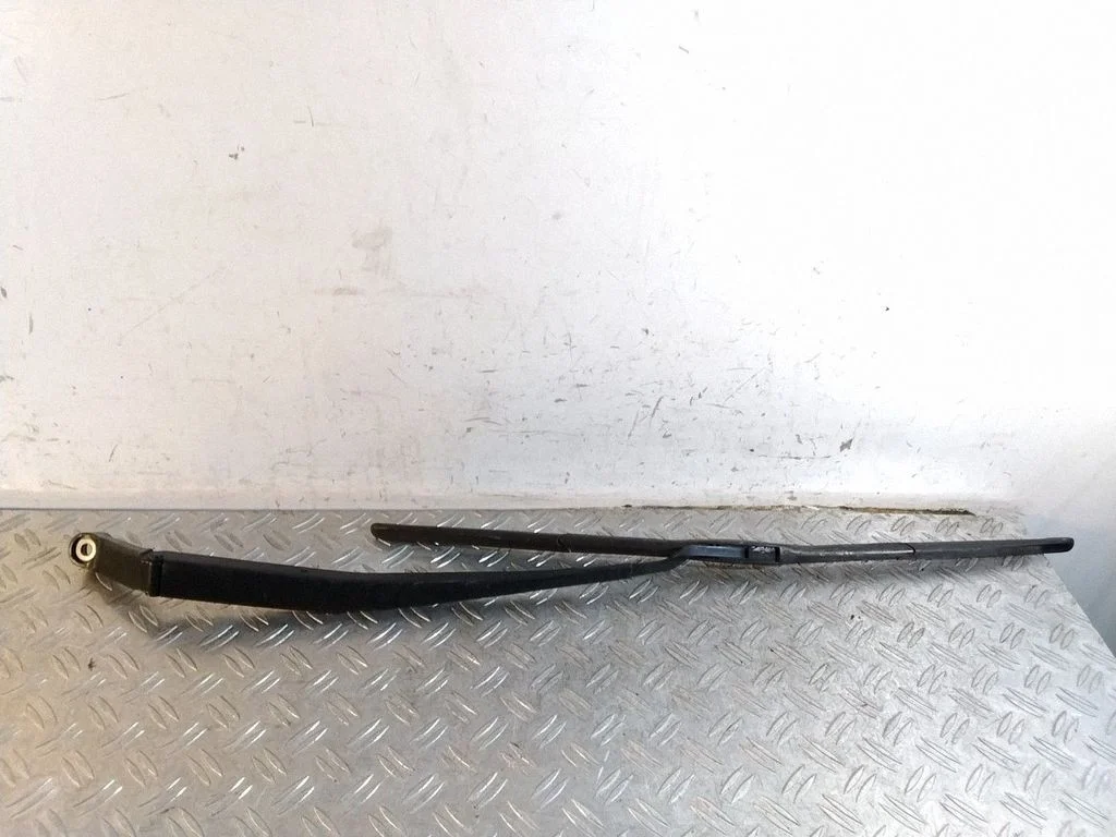 Front wiper blade arm – Lexus RX III (2008-2015)