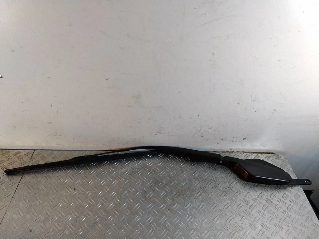 Front wiper blade arm – Lexus RX III (2008-2015)