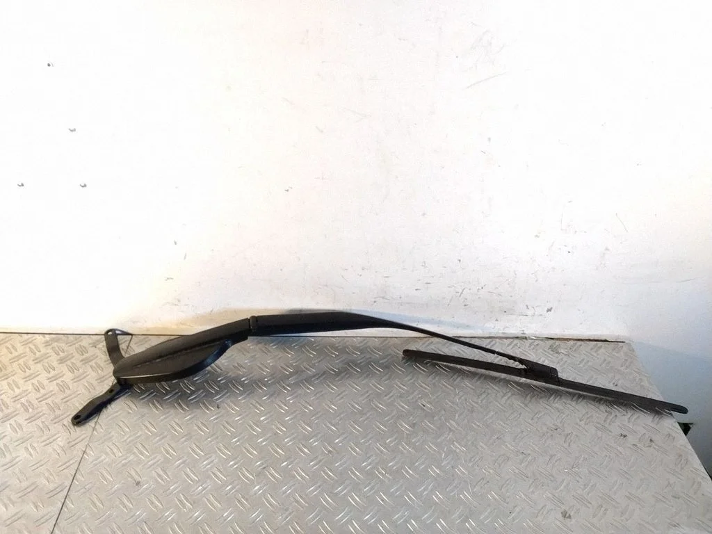 Front wiper blade arm – Lexus RX 450H (2016-)
