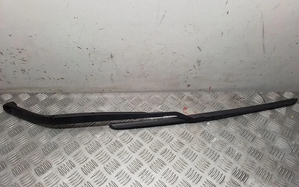 Front wiper blade arm – left