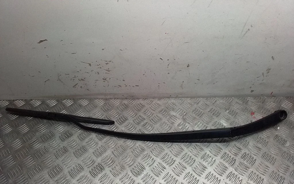 Front wiper blade arm – right