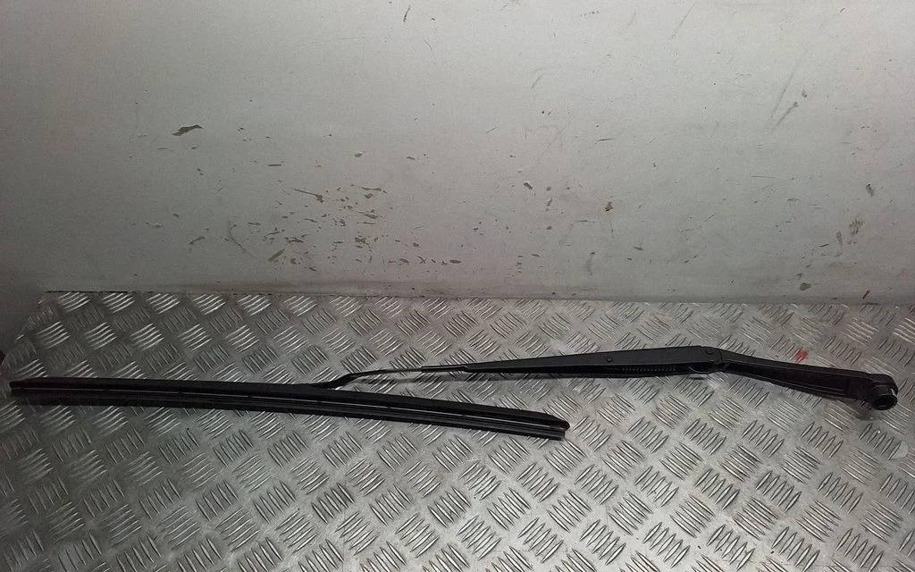 Front wiper blade arm – left