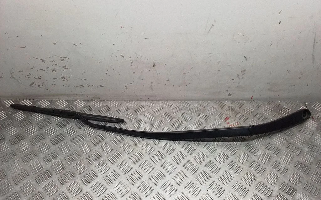 Front wiper blade arm – right
