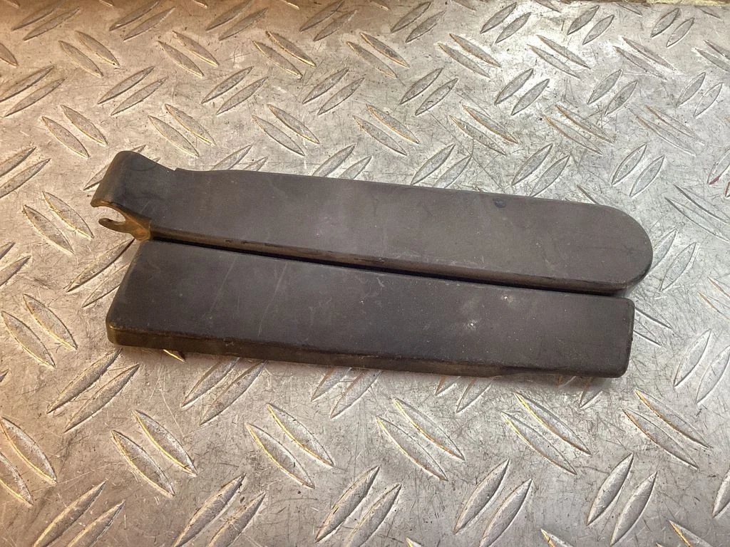 Front wiper blade arm – Porsche Cayenne (92A) (2010-2017)
