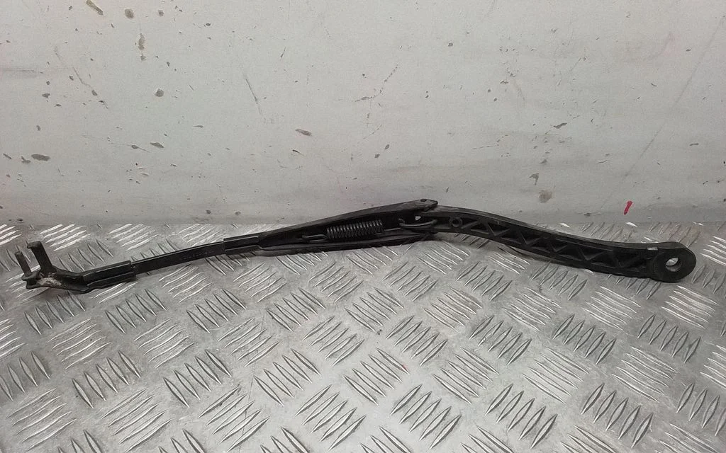 Front wiper blade arm – Mercedes-Benz E-Class W212 (2009-2016)