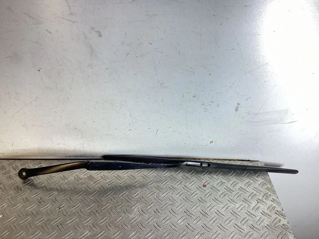 Front wiper blade arm – Lexus GS 250 350 300H 450H (2013-)