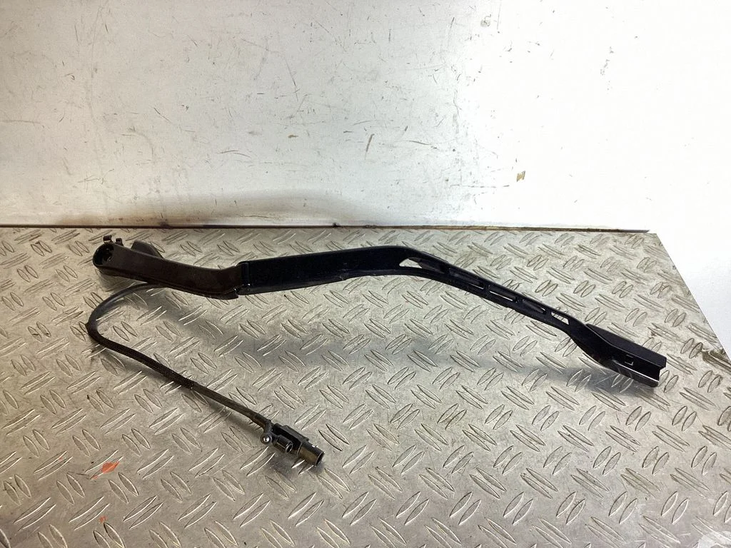 Front wiper blade arm 31440425