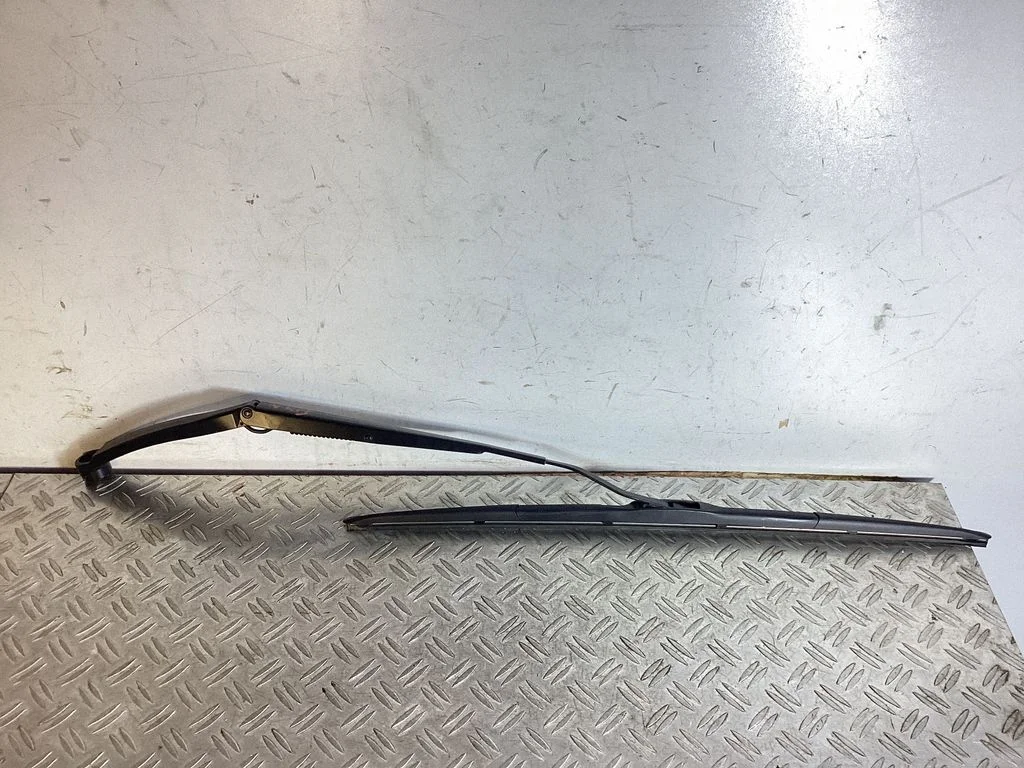 Front wiper blade arm – Lexus NX (2021-)