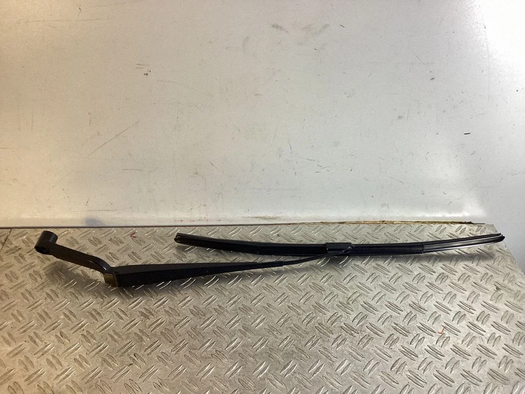 Front wiper blade arm – Nissan Qashqai (2014-2016)