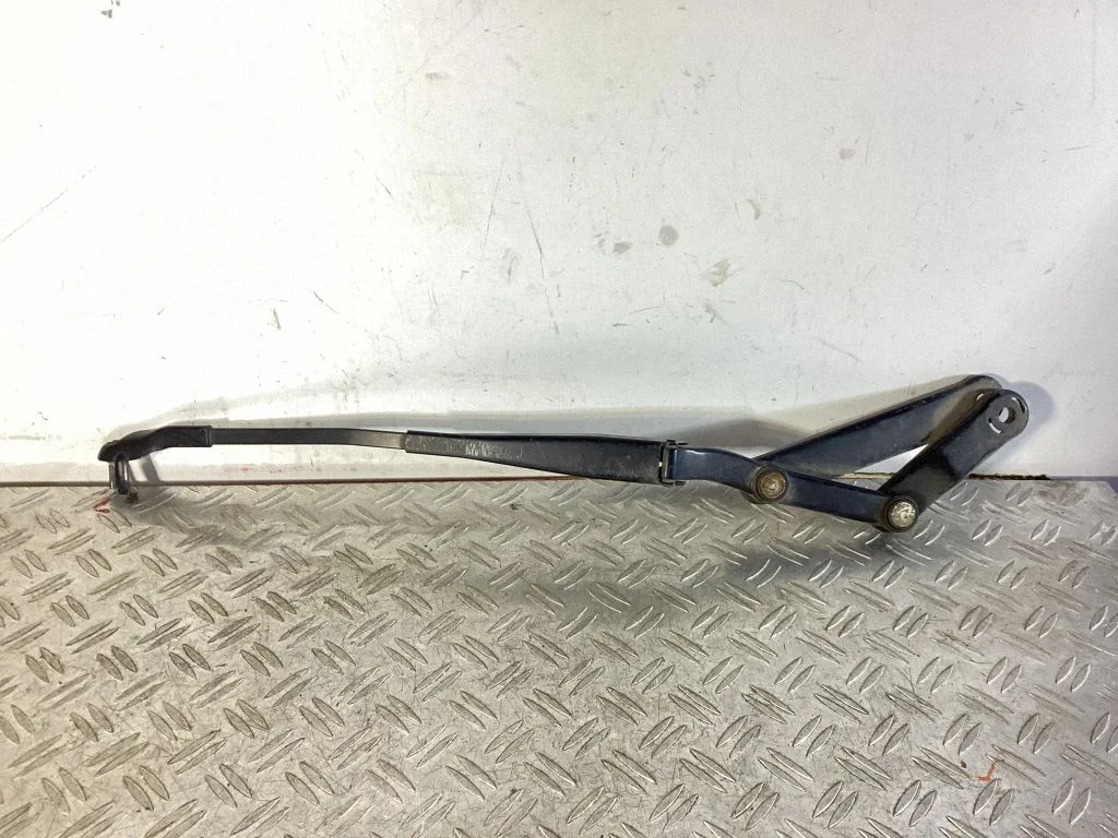 Front wiper blade arm – Volkswagen Touareg II (2010-2018)