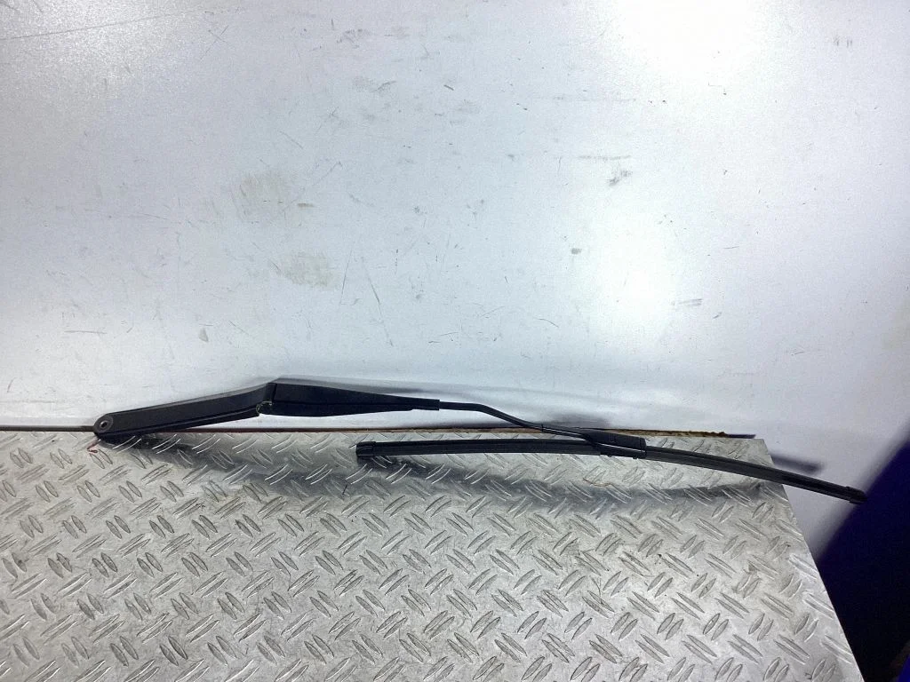 Front wiper blade arm – Porsche 911 991 (2011-2019)