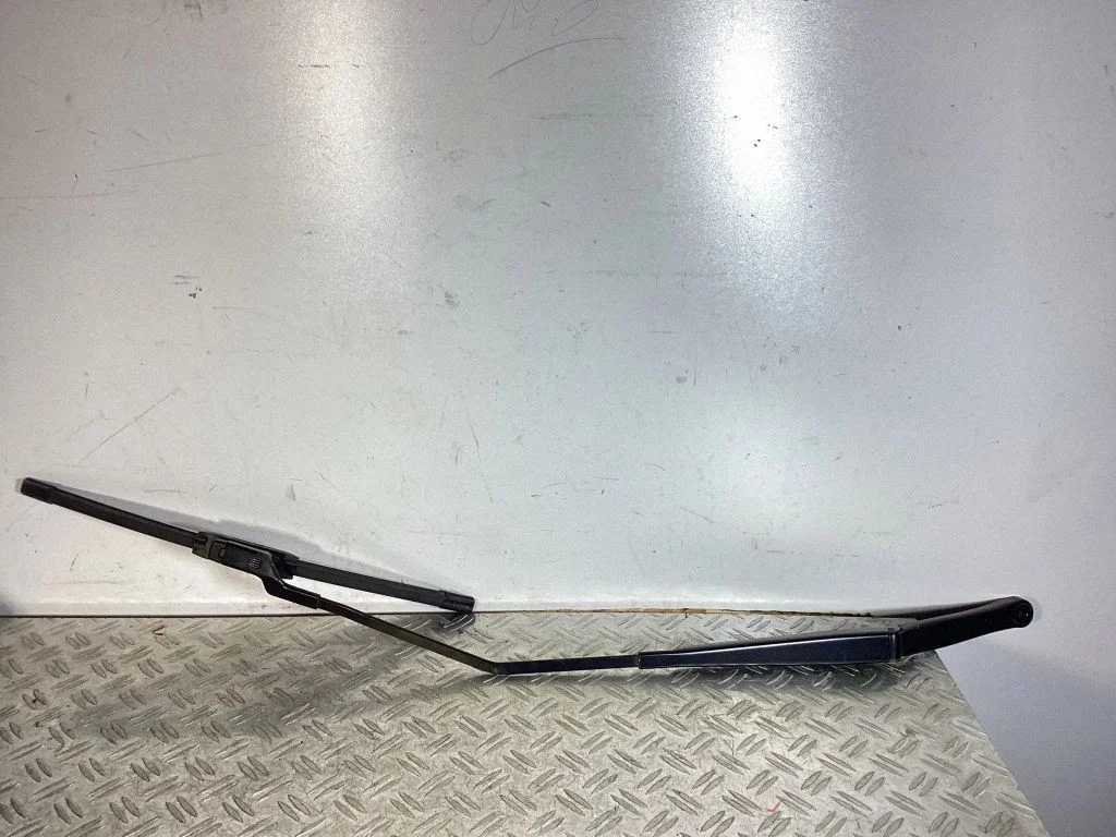 Front wiper blade arm – Tesla Model S (2012-)