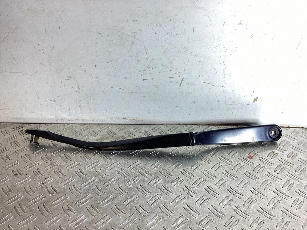 Front wiper blade arm – BMW 6 Series F06 Gran coupe (2012-2018)
