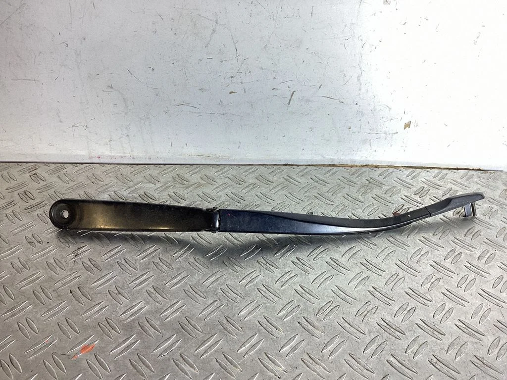 Front wiper blade arm – BMW 6 Series F06 Gran coupe (2012-2018)