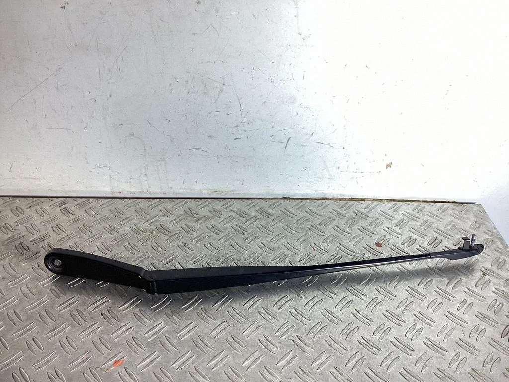 Front wiper blade arm – BMW 6 Series F06 Gran coupe (2012-2018)