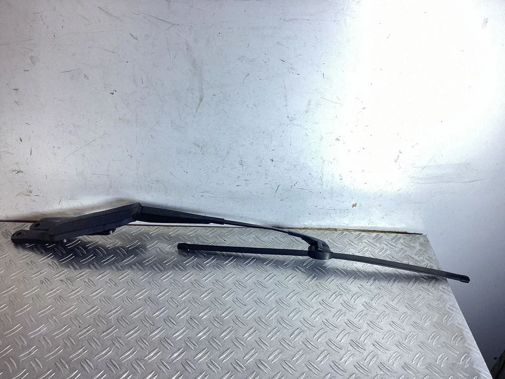 Front wiper blade arm – Porsche Cayenne (92A) (2010-2017)