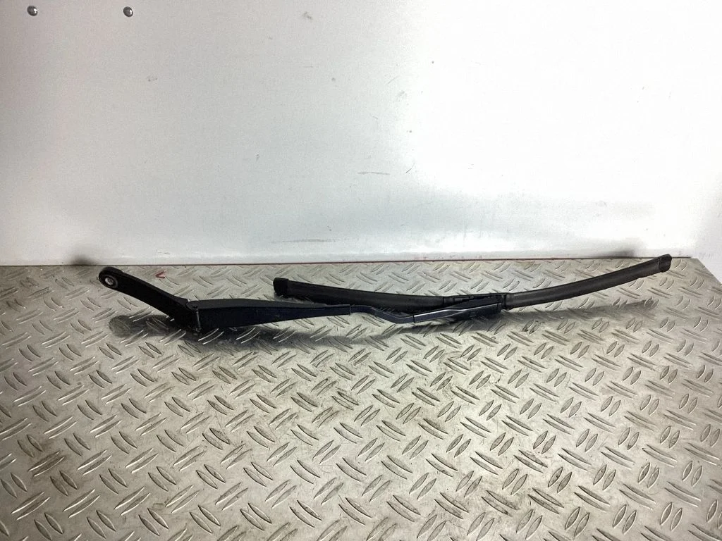 Front wiper blade arm – Porsche 911 991 (2011-2019)
