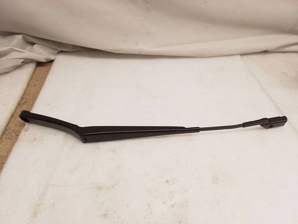 Front wiper blade arm – Volkswagen Golf Plus (2005-2013)