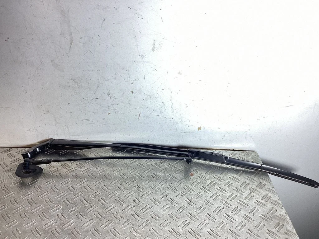Front wiper blade arm
