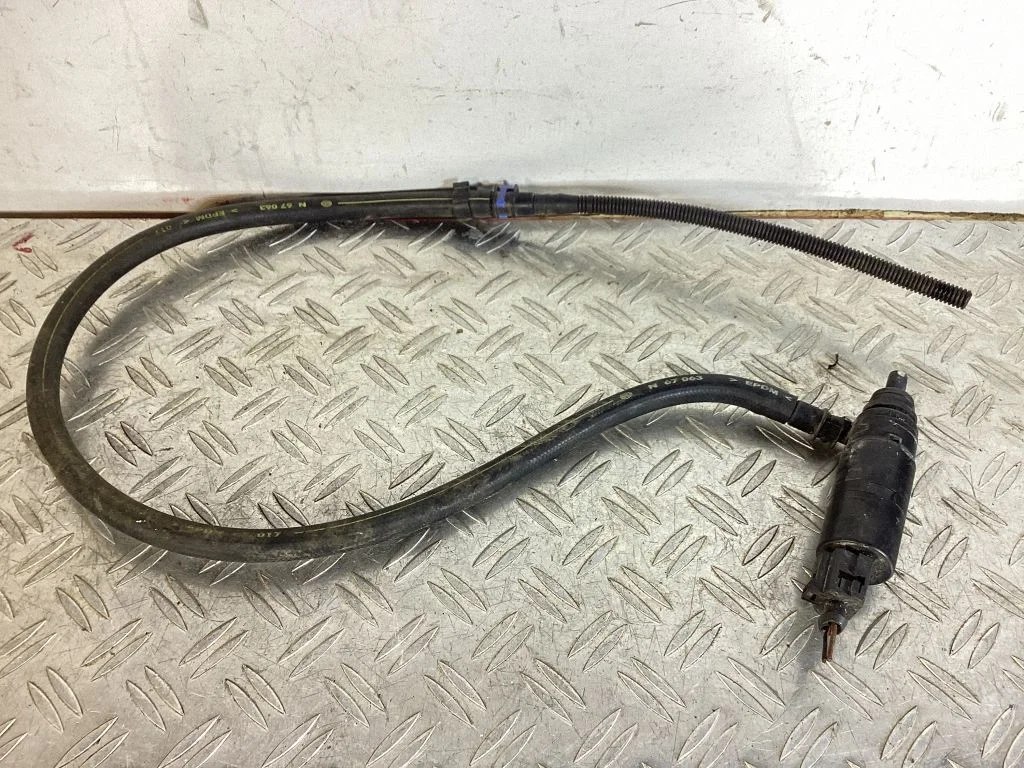 Windscreen/windshield washer pump – Volkswagen Touareg II (2010-2018)